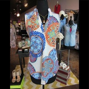 🚨SALE! 💙 geo print v-neck top